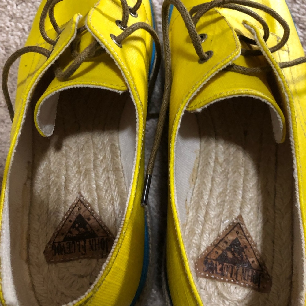 Shoe - Picture 2 of 8